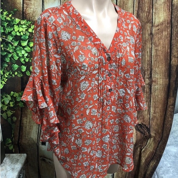 Vince Camuto Ruffle Sleeve Blouse Size Medium - Picture 3 of 5